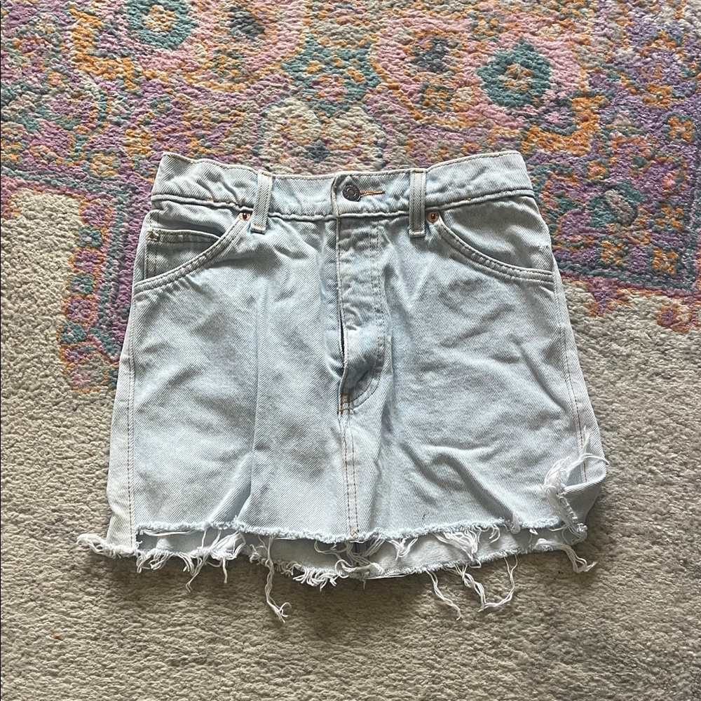 American vintage Levi’s denim skirt size 25 waist 12 inches great condition.